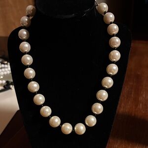 Faux pearl necklace with black small beads